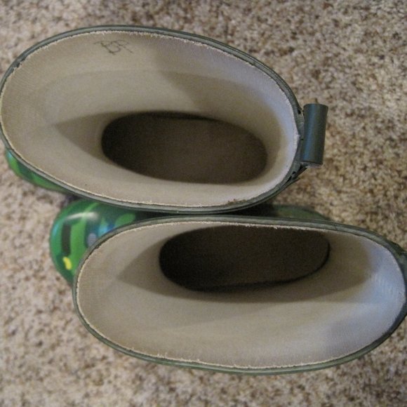 😳 Kid Made Modern Bug camo garden rain boots sz M - Picture 8 of 10
